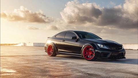 mercedes_benz_c63_amg-1366x768.jpg